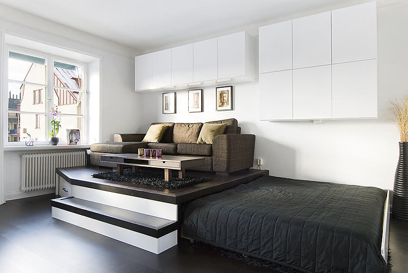 Идеи дизайна маленькой квартиры: кровать-подиум